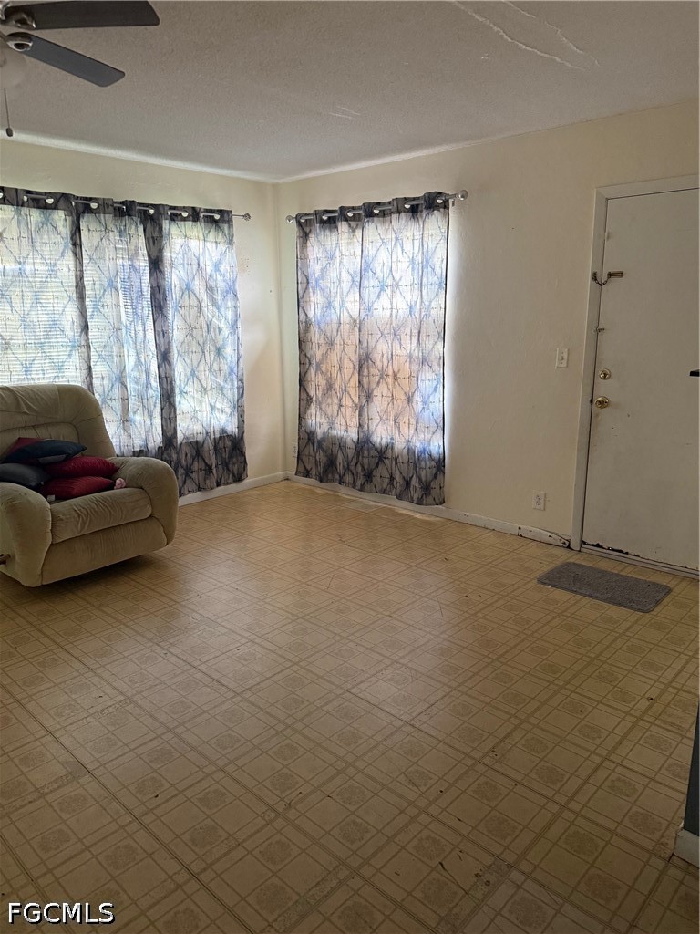 2 Bed SingleFamilyResidence for Sale in Lehigh Acres, photo 9