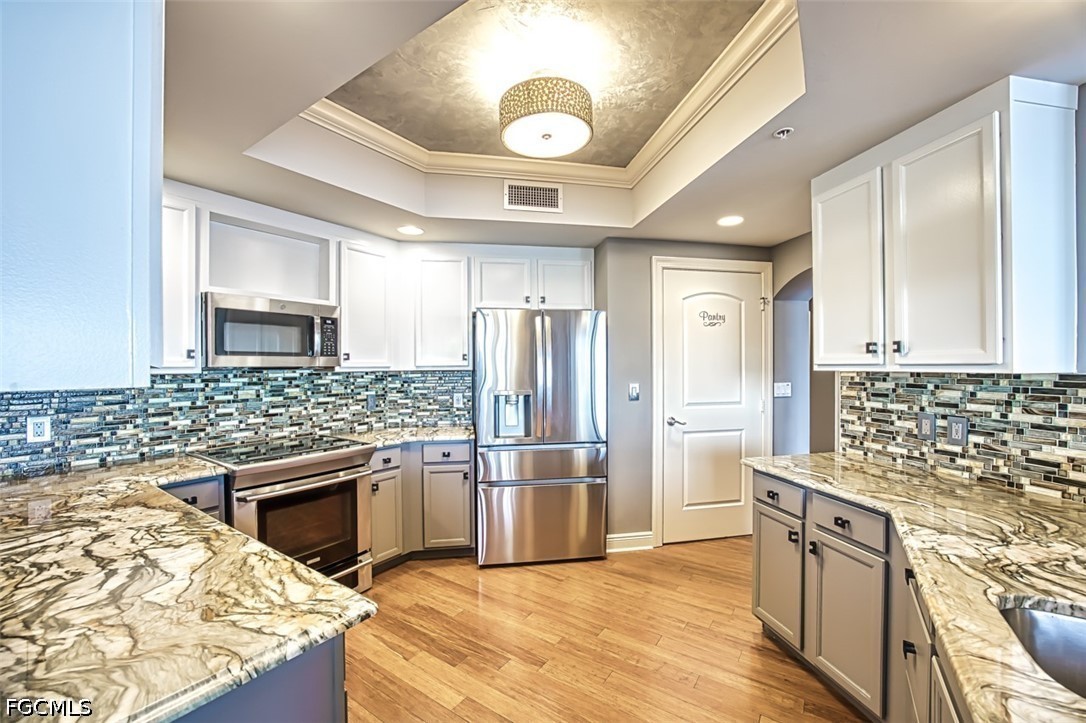 2 Bed Waterfront Home for Sale in Fort Myers, photo 9