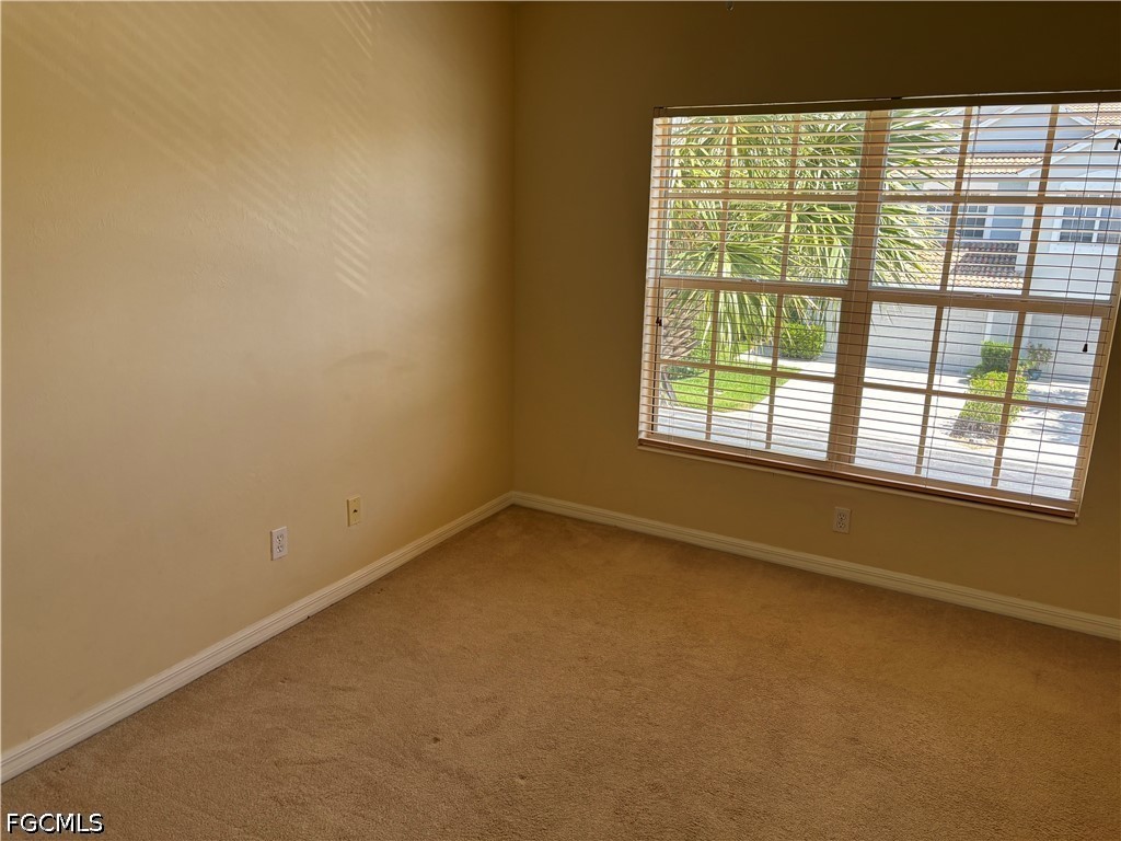3 Bed Waterfront Home for Sale in Fort Myers, photo 9