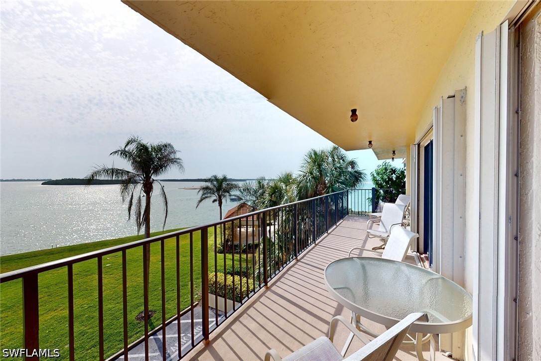 2 Bed Waterfront Home for Sale in Marco Island, photo 9