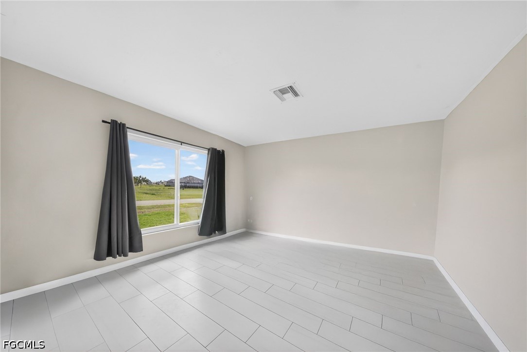 3 Bed SingleFamilyResidence for Sale in Cape Coral, photo 9