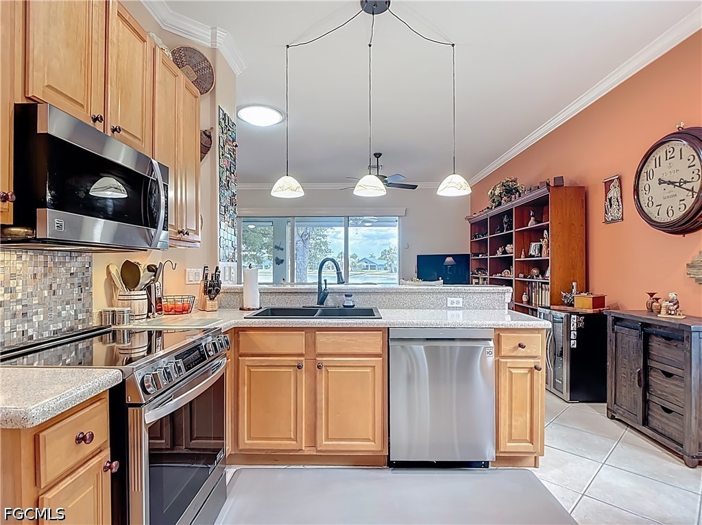2 Bed Waterfront Home for Sale in Palm Island, photo 9