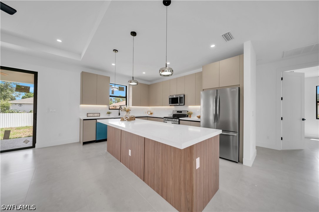 4 Bed SingleFamilyResidence for Sale in Lehigh Acres, photo 9