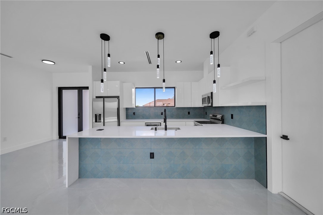 3 Bed Pool Home for Sale in Cape Coral, photo 9