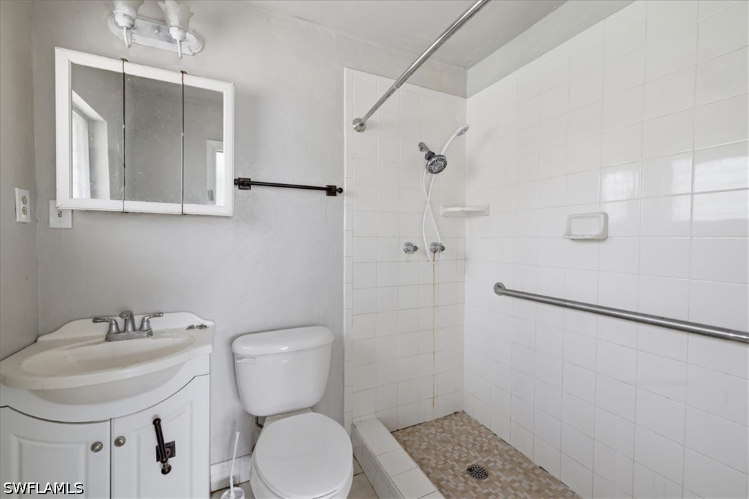 3 Bed Pool Home for Sale in Lehigh Acres, photo 9