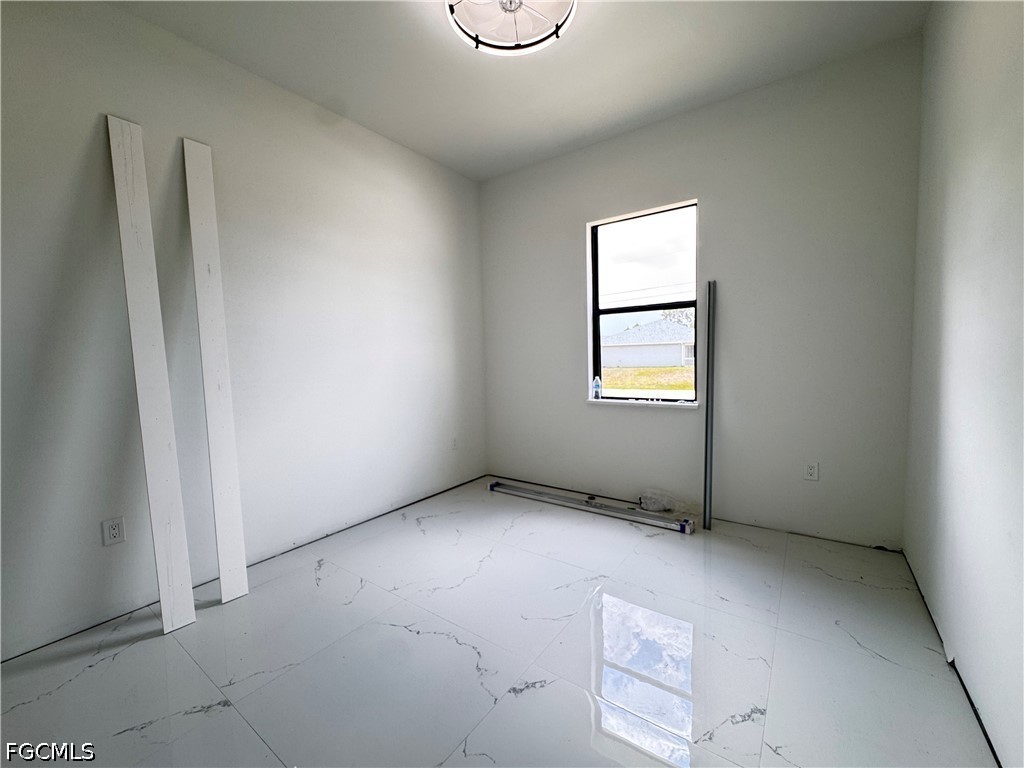 3 Bed SingleFamilyResidence for Sale in Lehigh Acres, photo 9