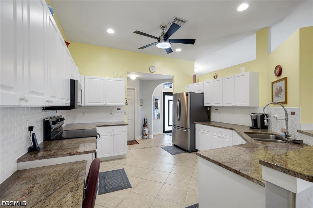 3 Bed Pool Home for Sale in Cape Coral, photo 9