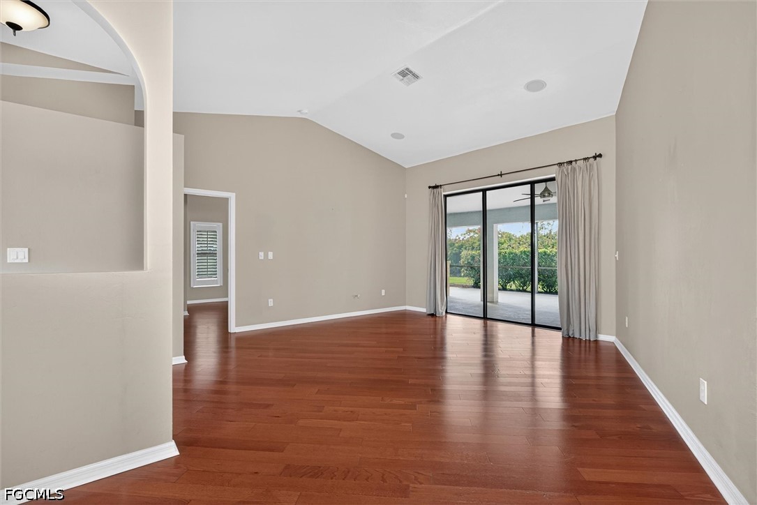 3 Bed SingleFamilyResidence for Sale in Fort Myers, photo 9