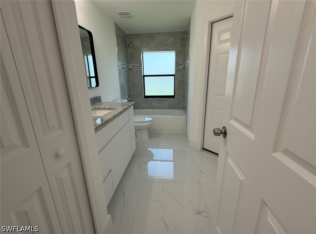 4 Bed SingleFamilyResidence for Sale in Lehigh Park, photo 9