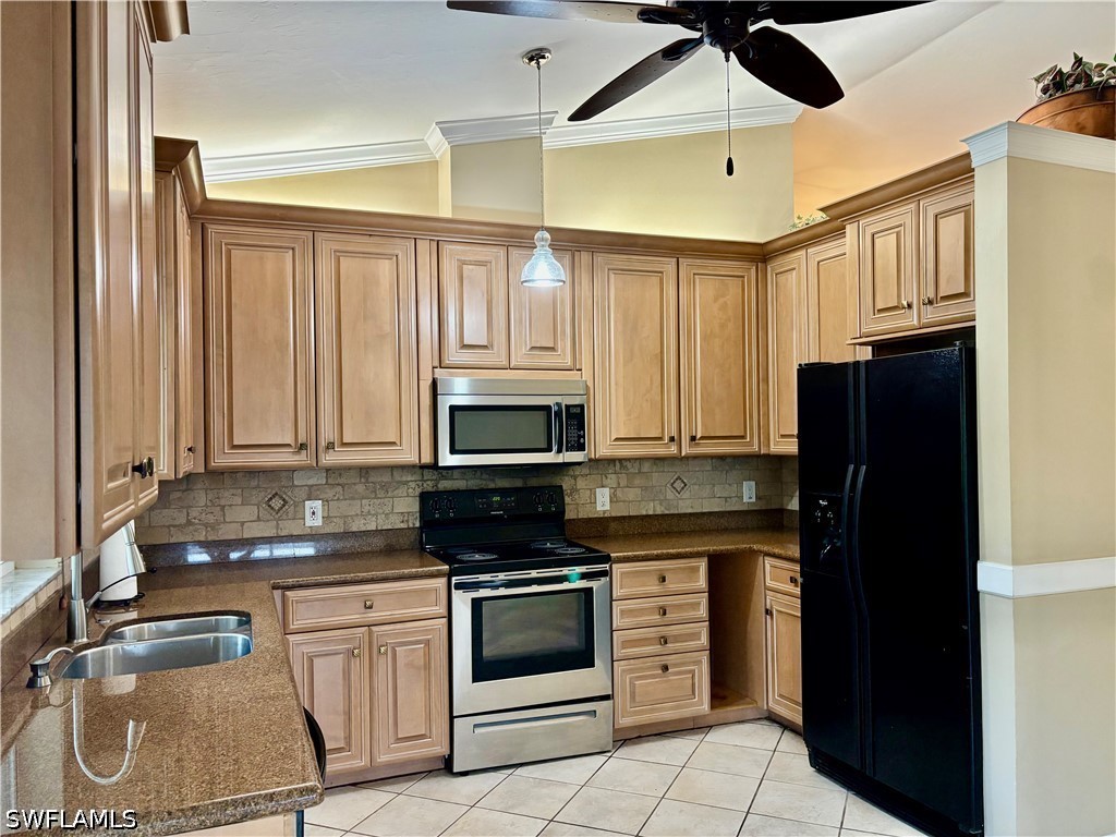 3 Bed SingleFamilyResidence for Sale in Naples, photo 9