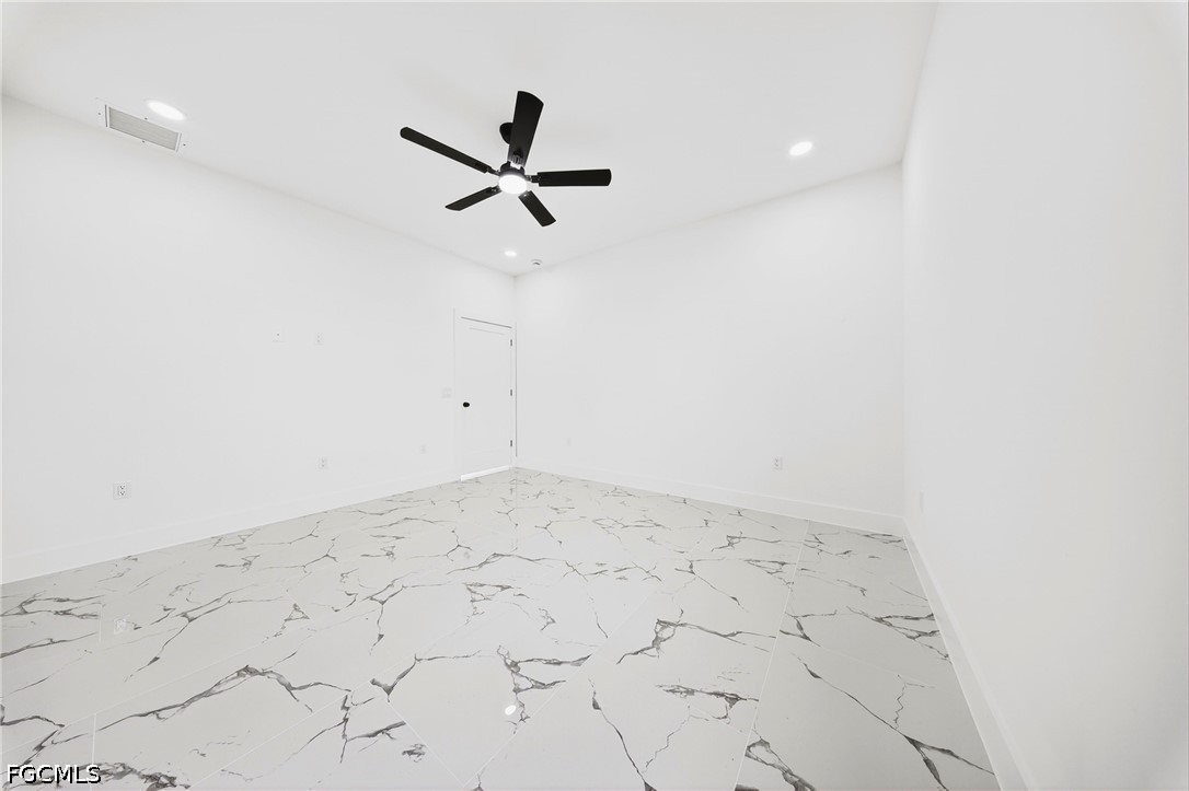 3 Bed SingleFamilyResidence for Sale in Lehigh Acres, photo 9