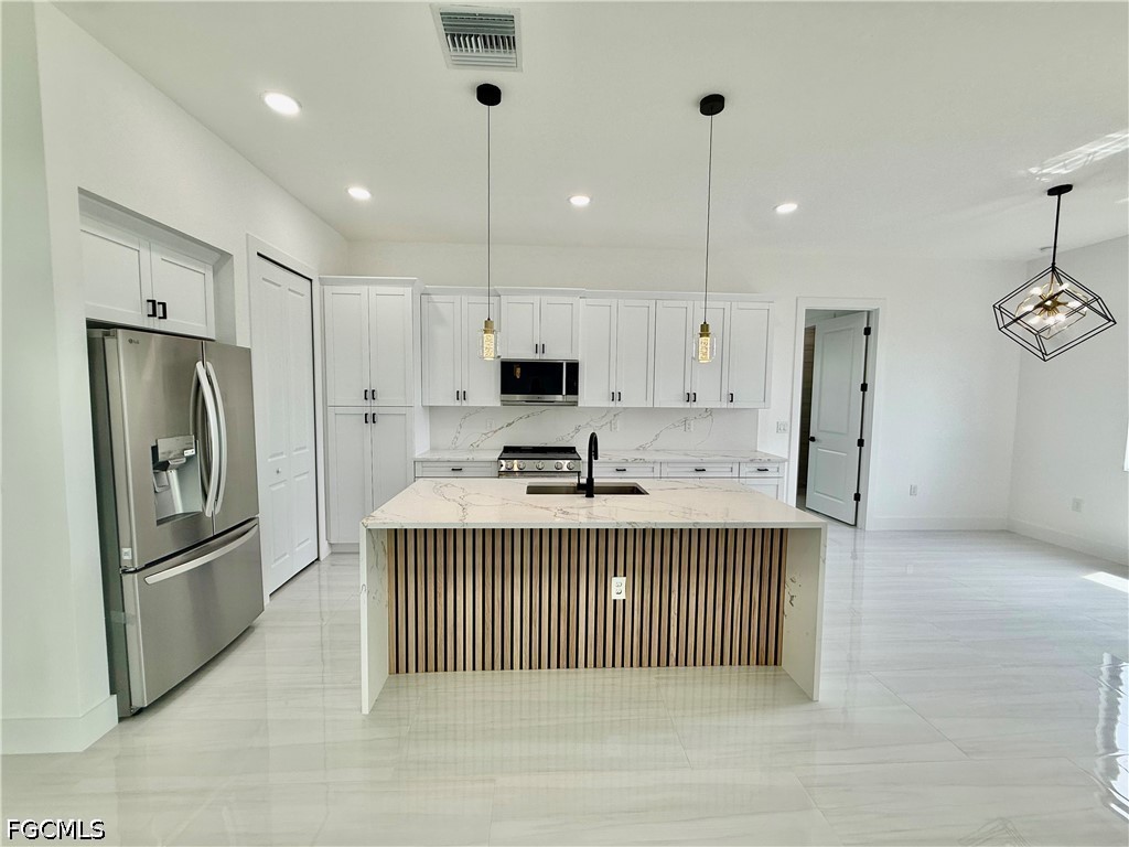 4 Bed SingleFamilyResidence for Sale in Lehigh Acres, photo 9