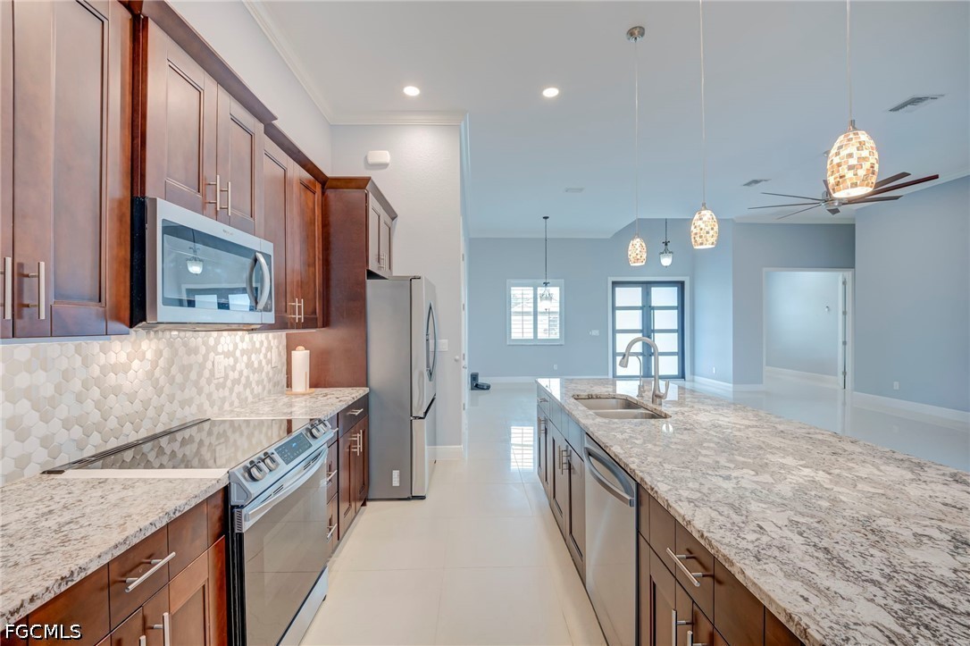 4 Bed SingleFamilyResidence for Sale in Lehigh Acres, photo 9