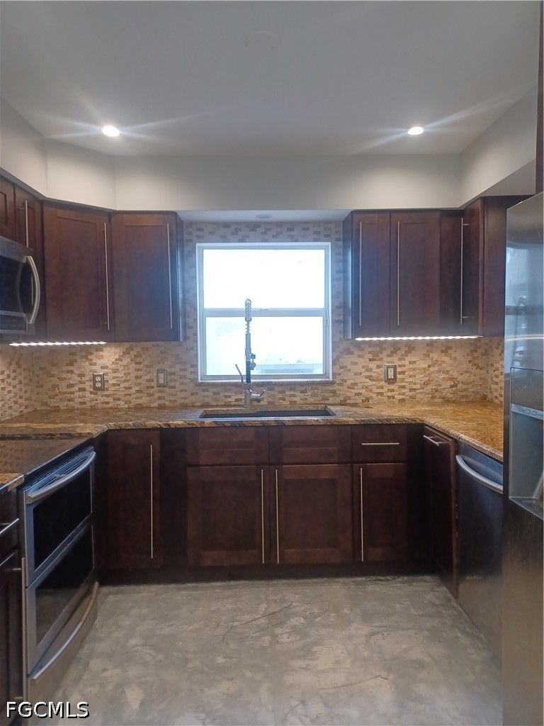 3 Bed Attached for Sale in Naples, photo 9
