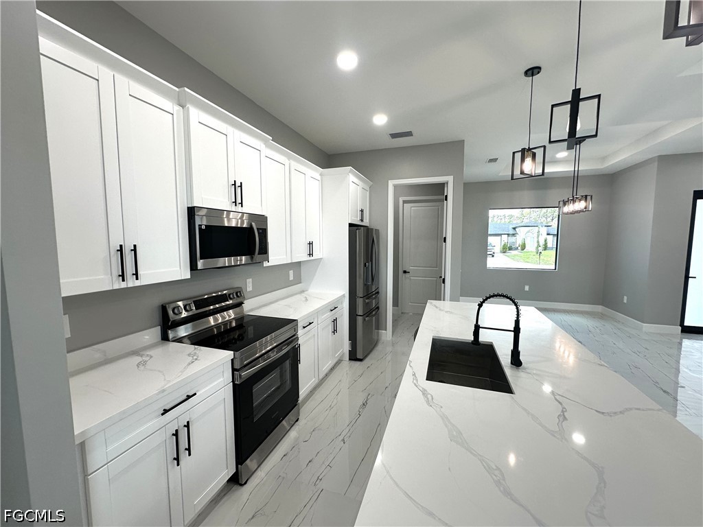 3 Bed SingleFamilyResidence for Sale in Lehigh Acres, photo 9