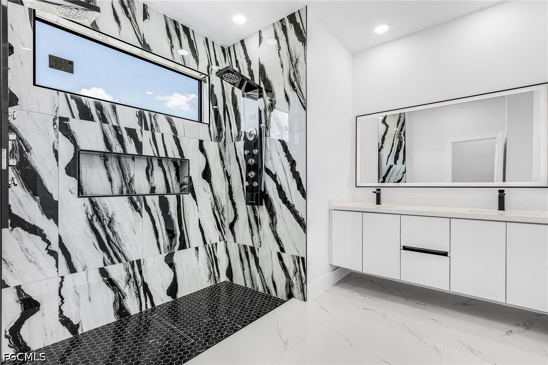 3 Bed SingleFamilyResidence for Sale in Cape Coral, photo 9