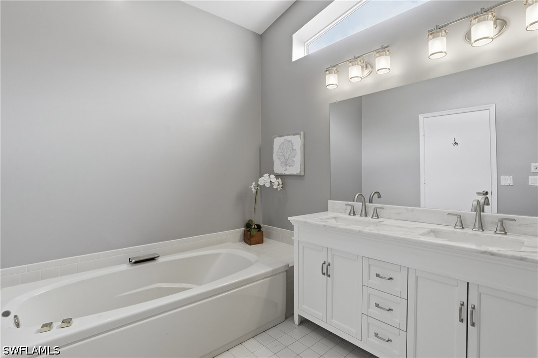 3 Bed SingleFamilyResidence for Sale in Naples, photo 9