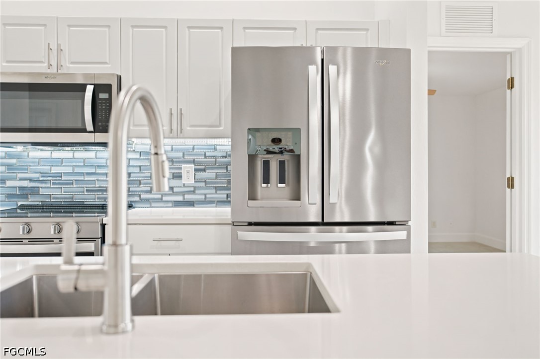 3 Bed SingleFamilyResidence for Sale in Cape Coral, photo 9