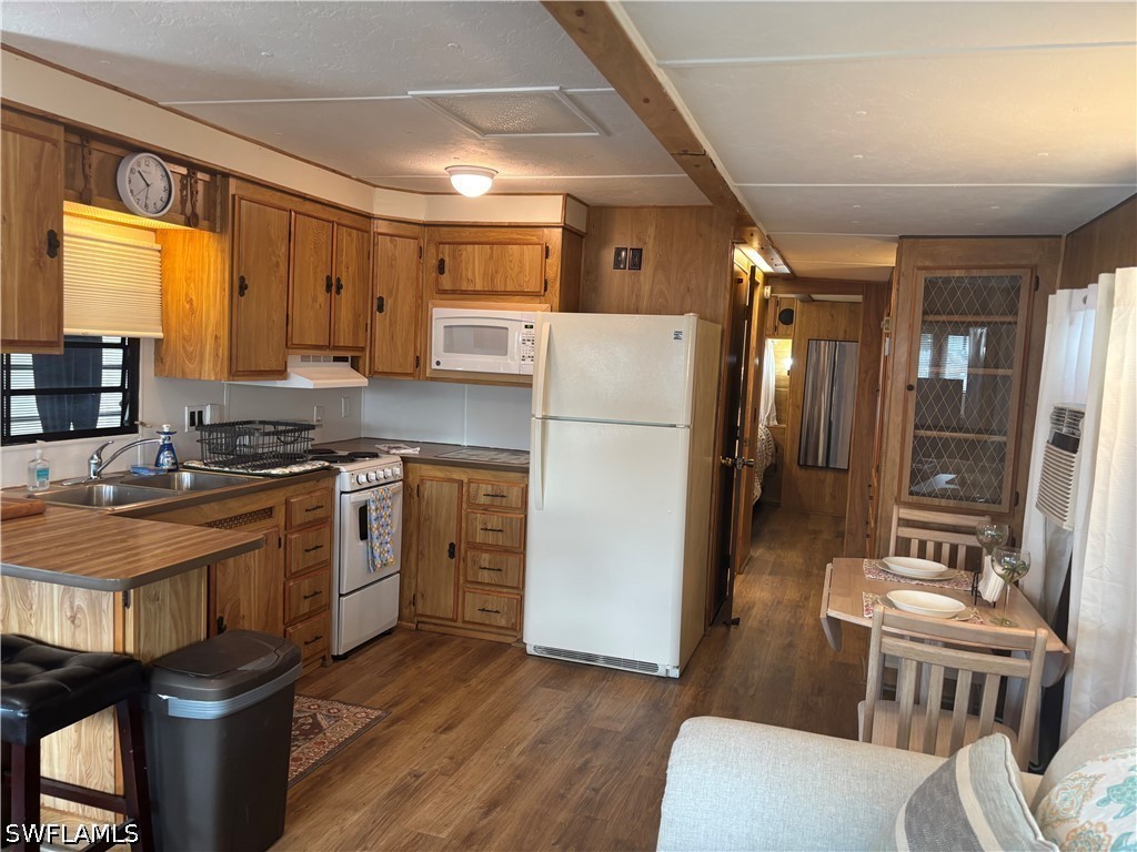 1 Bed ManufacturedHome for Sale in Naples, photo 9