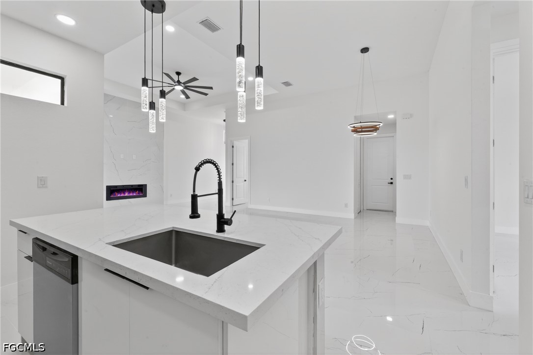 4 Bed SingleFamilyResidence for Sale in Cape Coral, photo 9