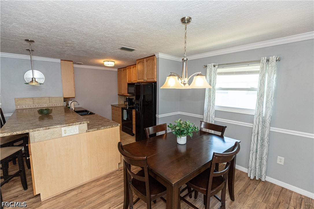 2 Bed Waterfront Home for Sale in Fort Myers, photo 9