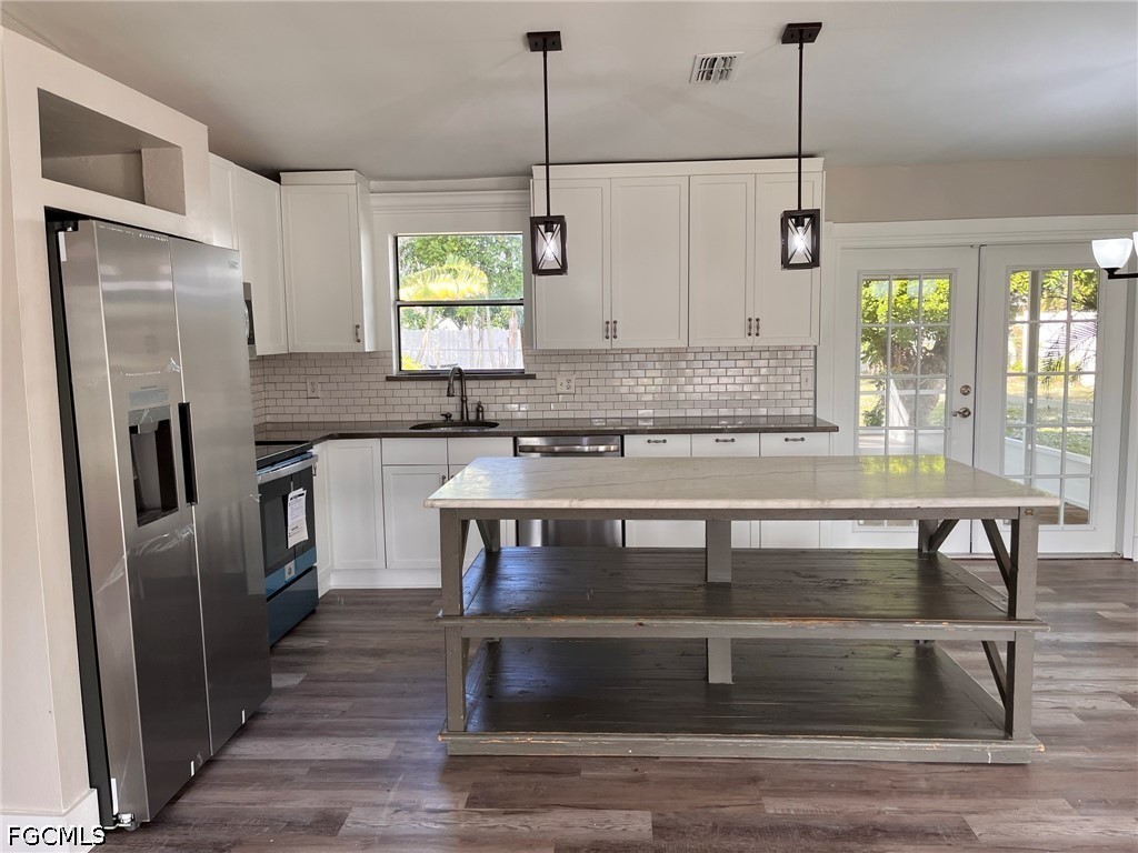 3 Bed SingleFamilyResidence for Sale in Cape Coral, photo 9