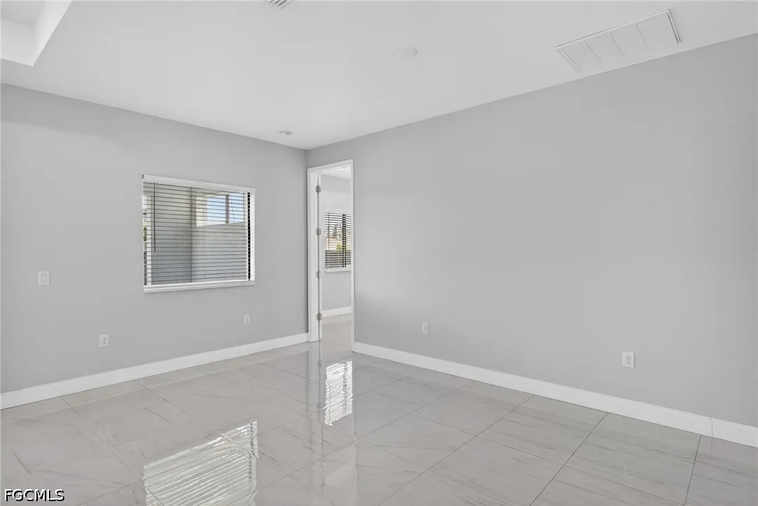 3 Bed SingleFamilyResidence for Sale in Cape Coral, photo 9