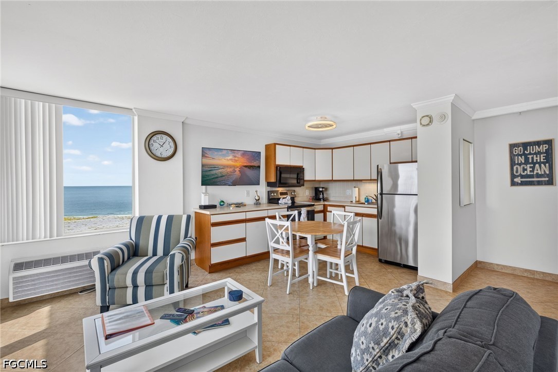 1 Bed Waterfront Home for Sale in Fort Myers Beach, photo 9