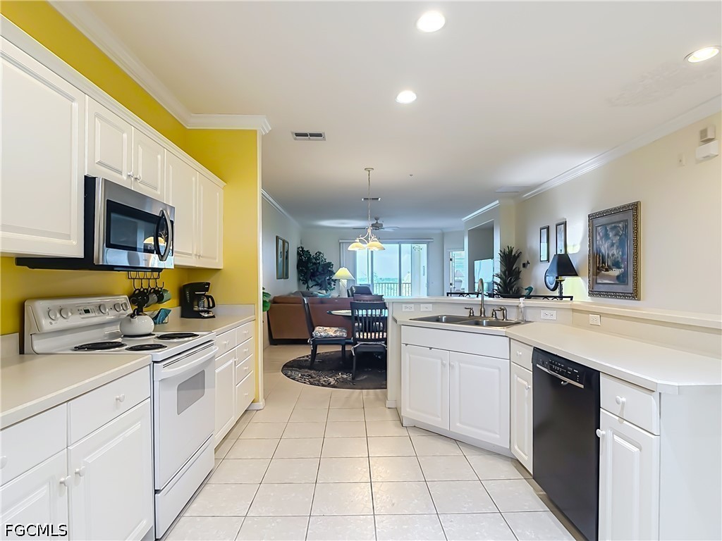 2 Bed Waterfront Home for Sale in Fort Myers, photo 9