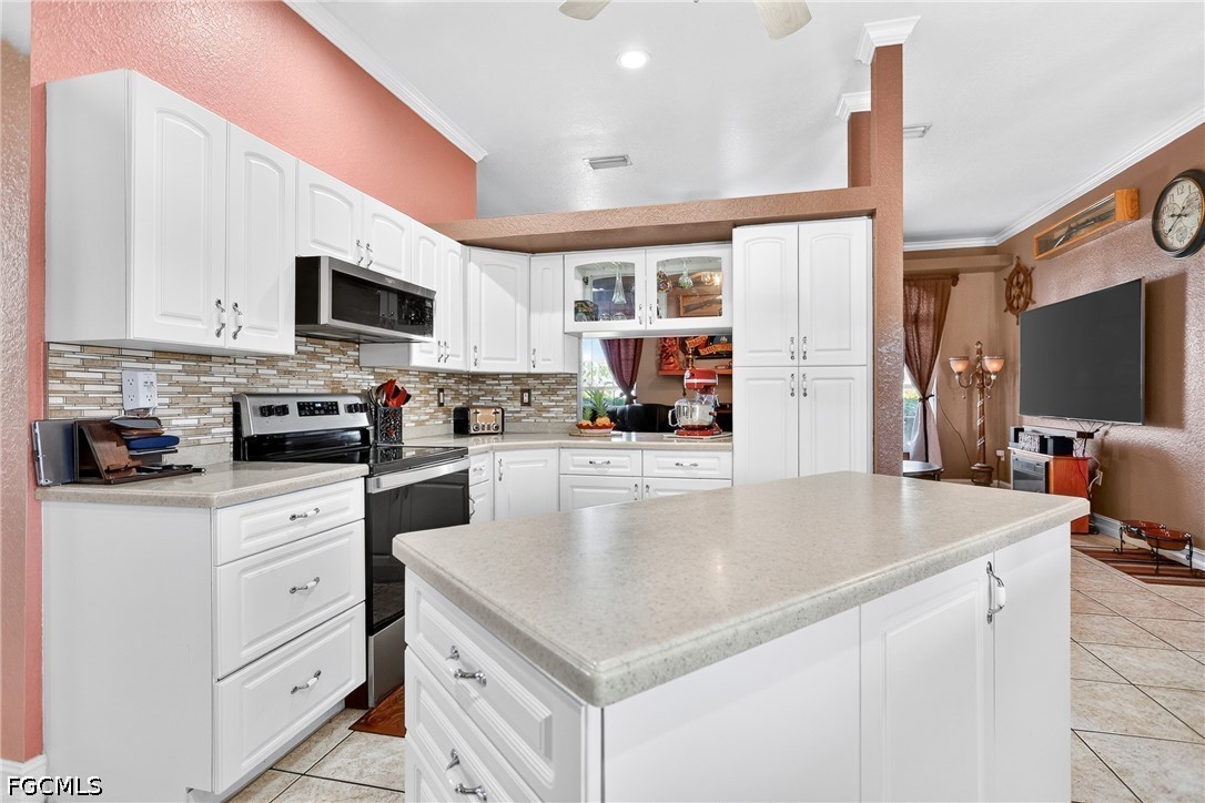 3 Bed Pool Home for Sale in Cape Coral, photo 9