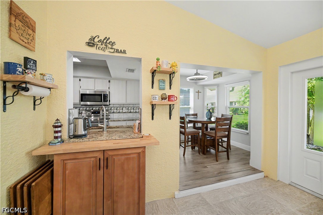 2 Bed SingleFamilyResidence for Sale in North Fort Myers, photo 9