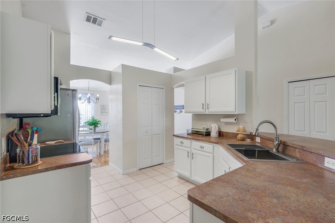3 Bed SingleFamilyResidence for Sale in Cape Coral, photo 9