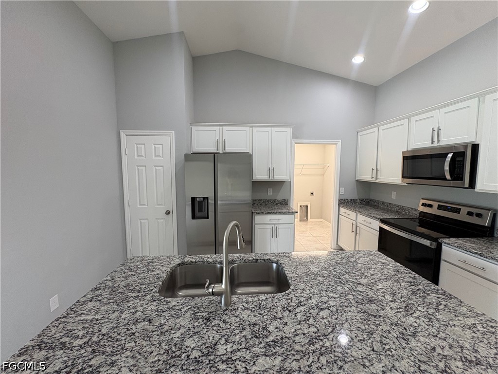3 Bed SingleFamilyResidence for Sale in Cape Coral, photo 9