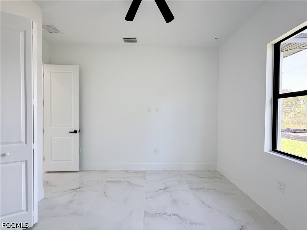 3 Bed SingleFamilyResidence for Sale in Lehigh Acres, photo 9
