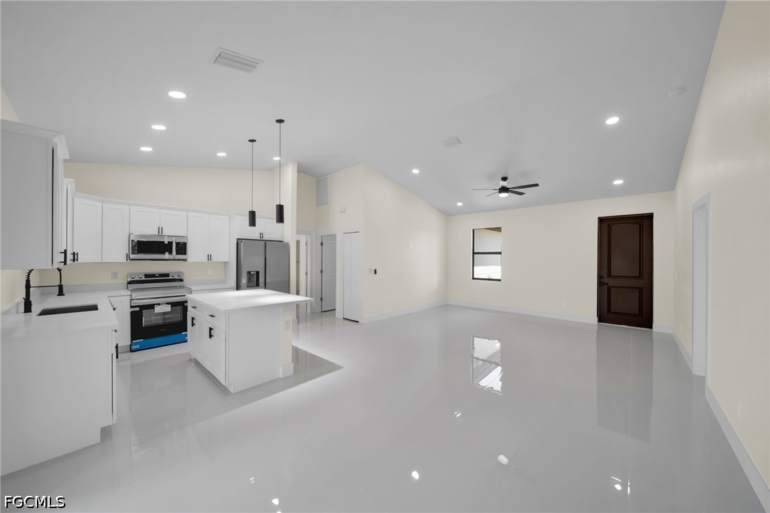 4 Bed SingleFamilyResidence for Sale in Cape Coral, photo 9