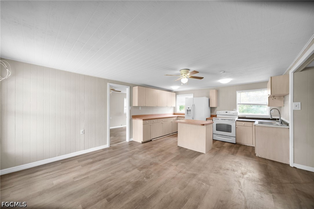 4 Bed SingleFamilyResidence for Sale in Alva, photo 9