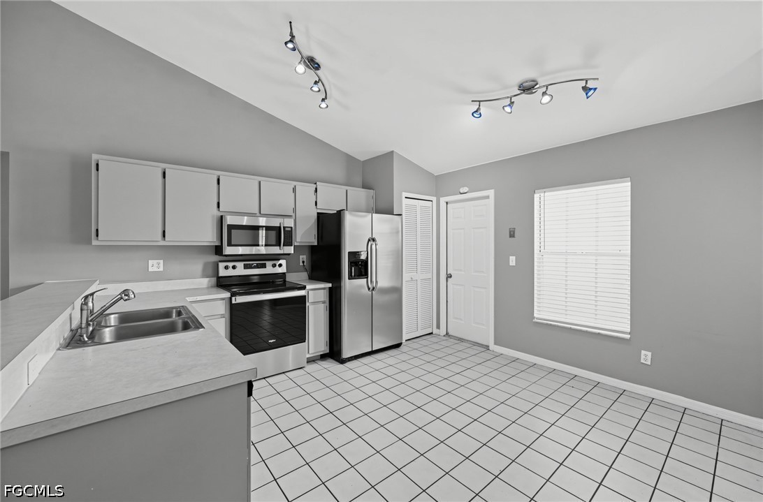 3 Bed Pool Home for Sale in Cape Coral, photo 9