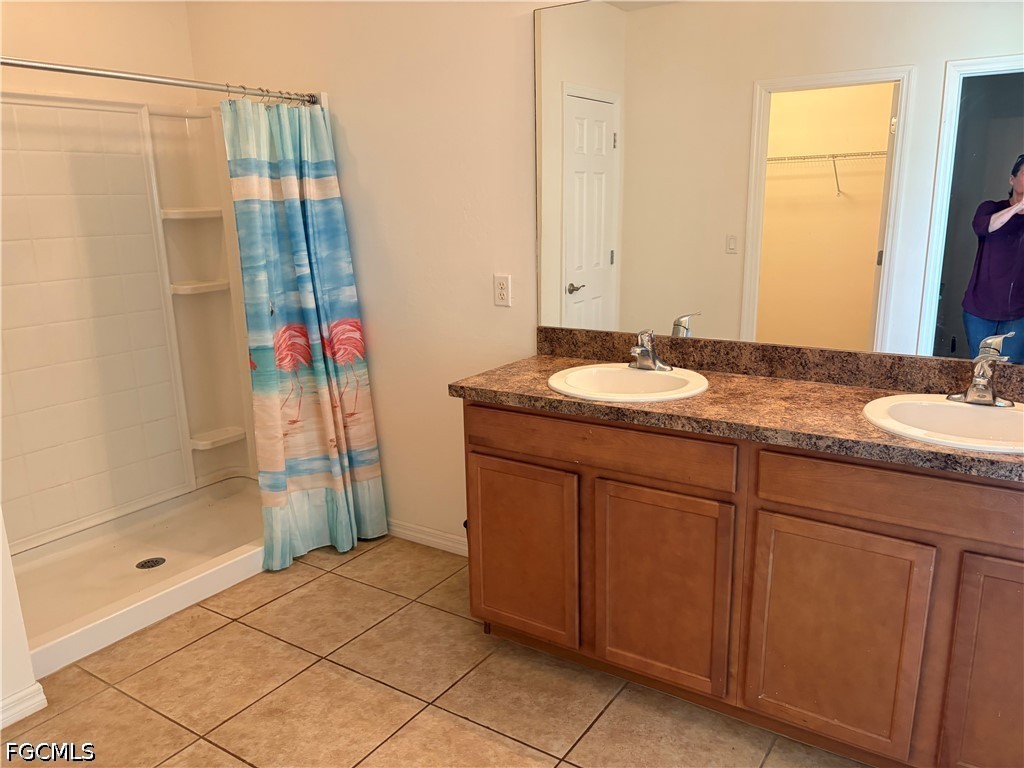 3 Bed SingleFamilyResidence for Sale in Cape Coral, photo 9