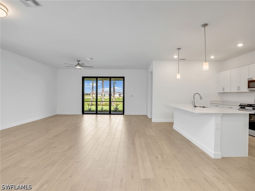 4 Bed SingleFamilyResidence for Sale in Estero, photo 9