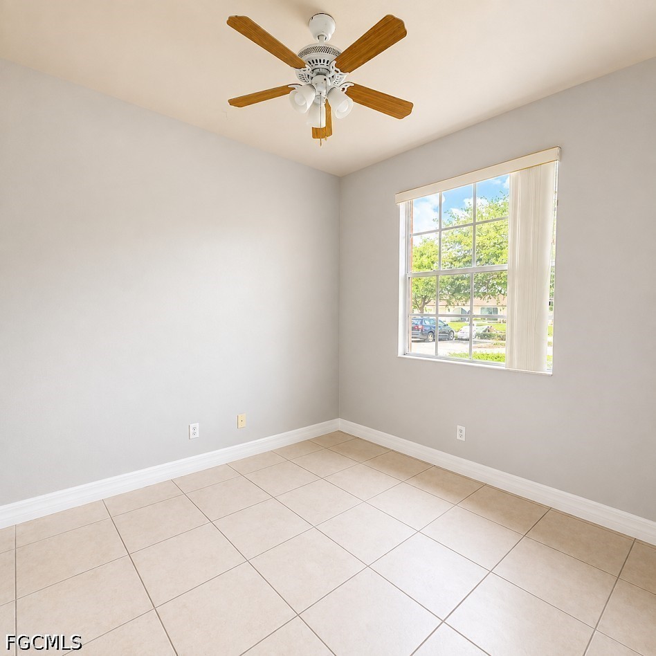 2 Bed Condominium for Sale in Cape Coral, photo 9