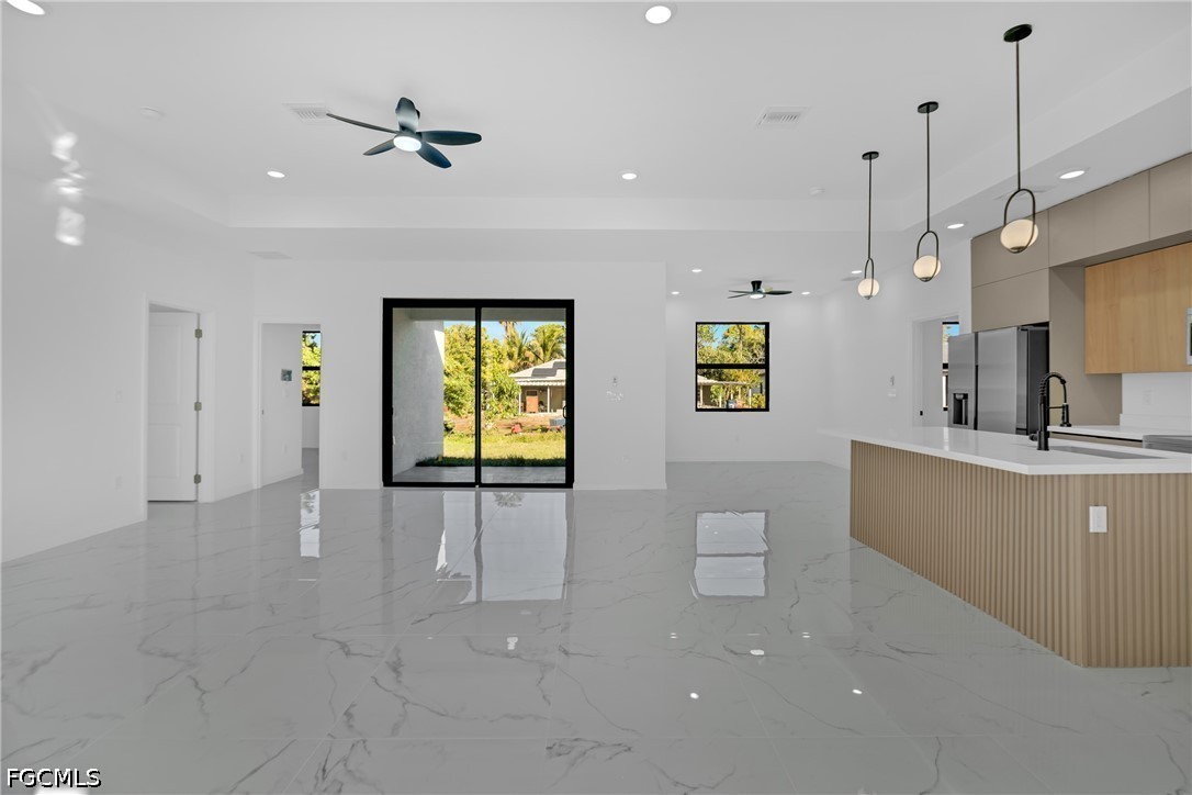 4 Bed SingleFamilyResidence for Sale in Lehigh Acres, photo 9