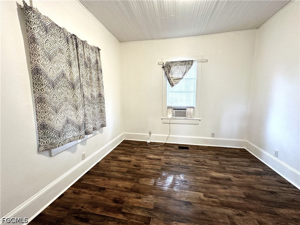 2 Bed SingleFamilyResidence for Sale in Fort Myers, photo 9