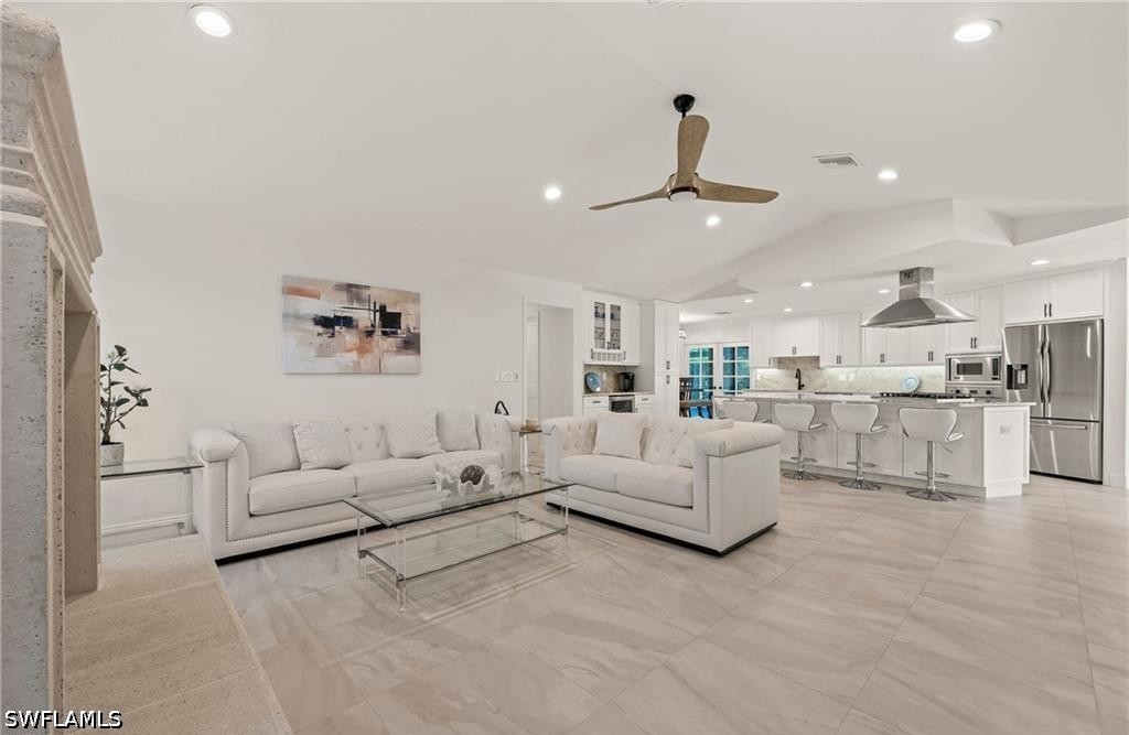 3 Bed Pool Home for Sale in Kings Lake, photo 9