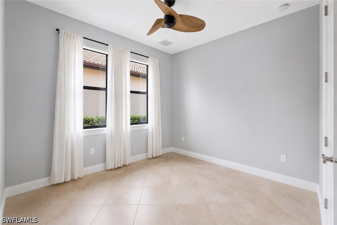 3 Bed SingleFamilyResidence for Sale in Naples, photo 9