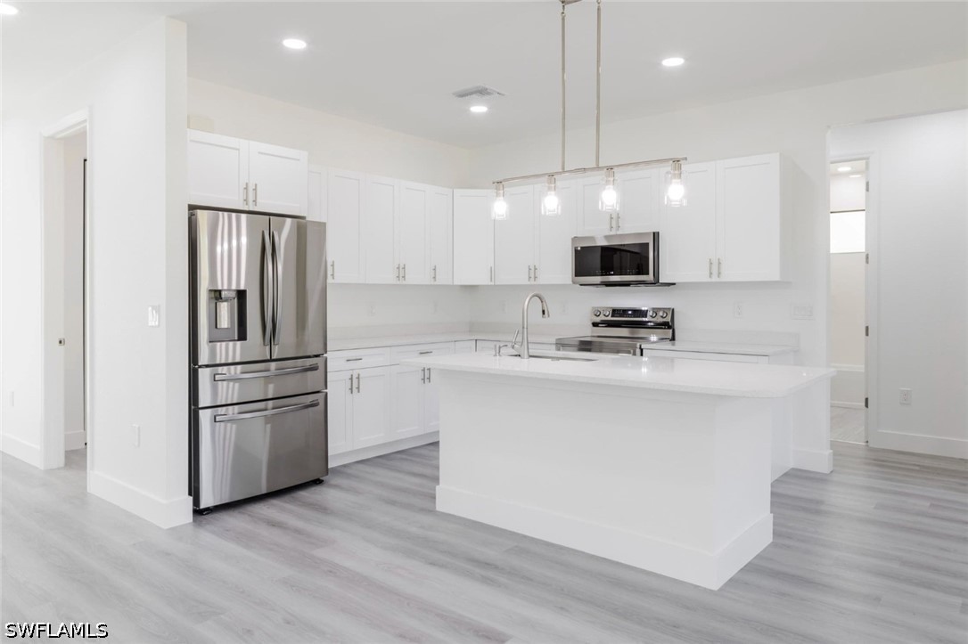 3 Bed SingleFamilyResidence for Sale in Lehigh Acres, photo 9
