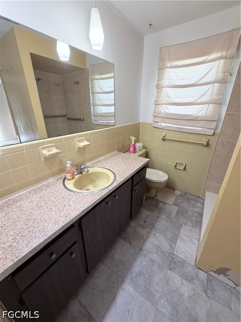 4 Bed SingleFamilyResidence for Sale in Fort Myers, photo 9