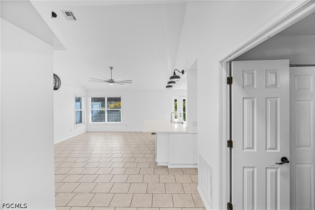 3 Bed SingleFamilyResidence for Sale in The Meadow, photo 9
