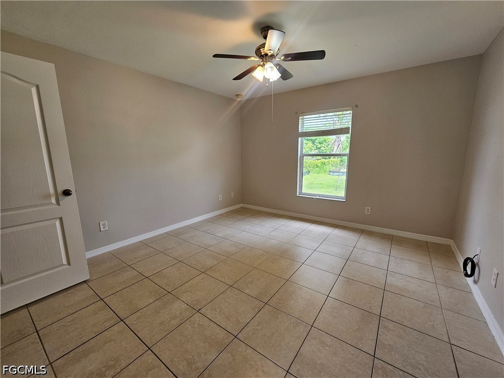 3 Bed SingleFamilyResidence for Sale in Lehigh Acres, photo 9