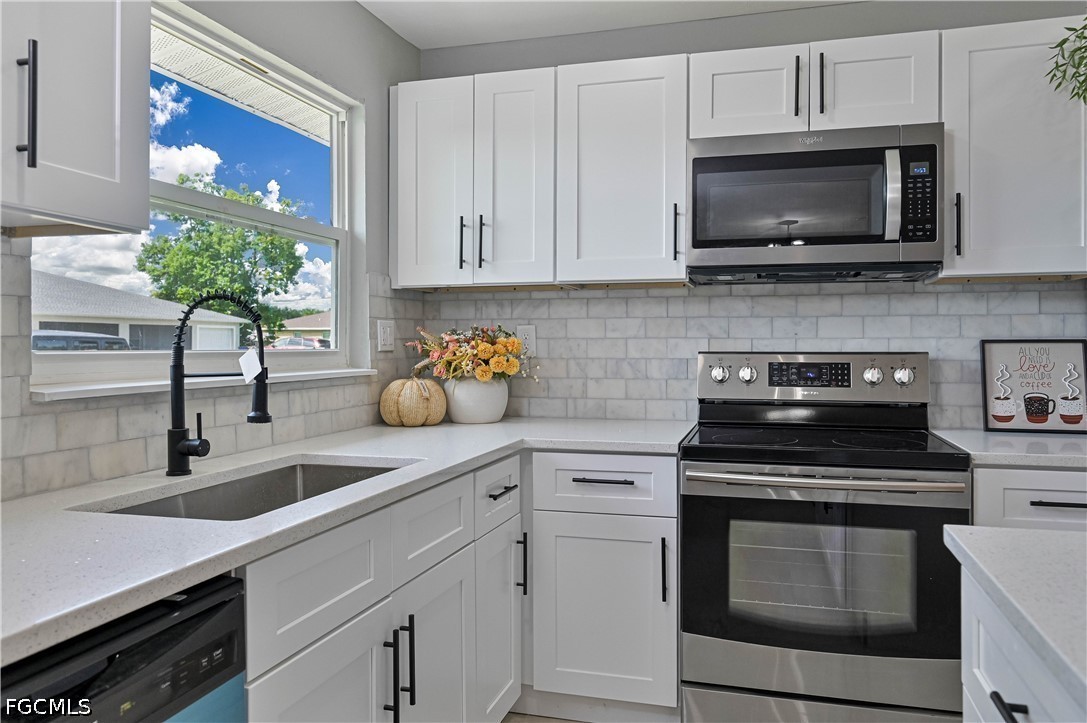 3 Bed SingleFamilyResidence for Sale in Fort Myers, photo 9