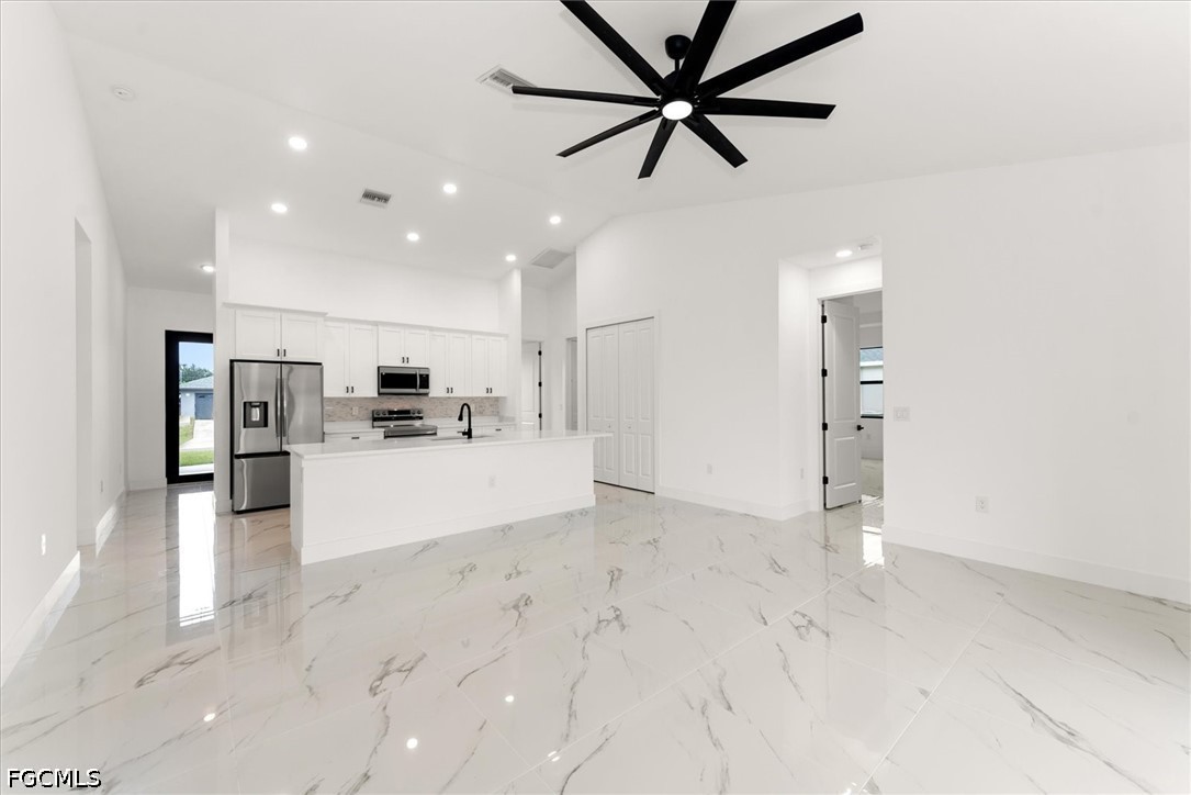 4 Bed SingleFamilyResidence for Sale in Buckingham Park, photo 9